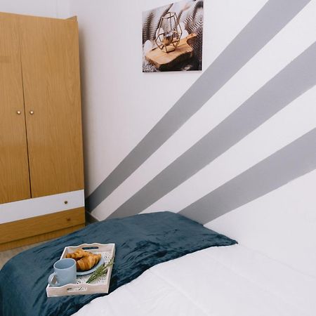 Piso Compartido Delyrent, Renfe Hotel เฮน ภายนอก รูปภาพ