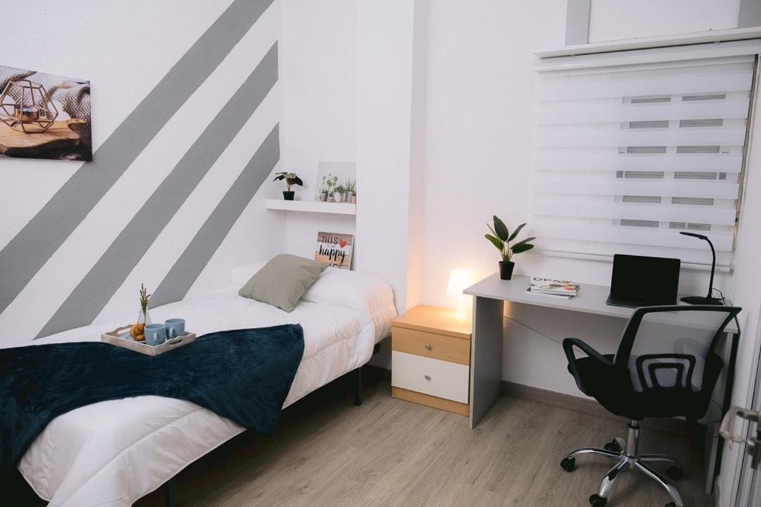 Piso Compartido Delyrent, Renfe Hotel เฮน ภายนอก รูปภาพ
