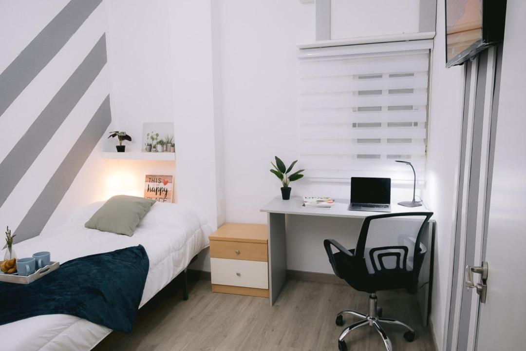 Piso Compartido Delyrent, Renfe Hotel เฮน ภายนอก รูปภาพ