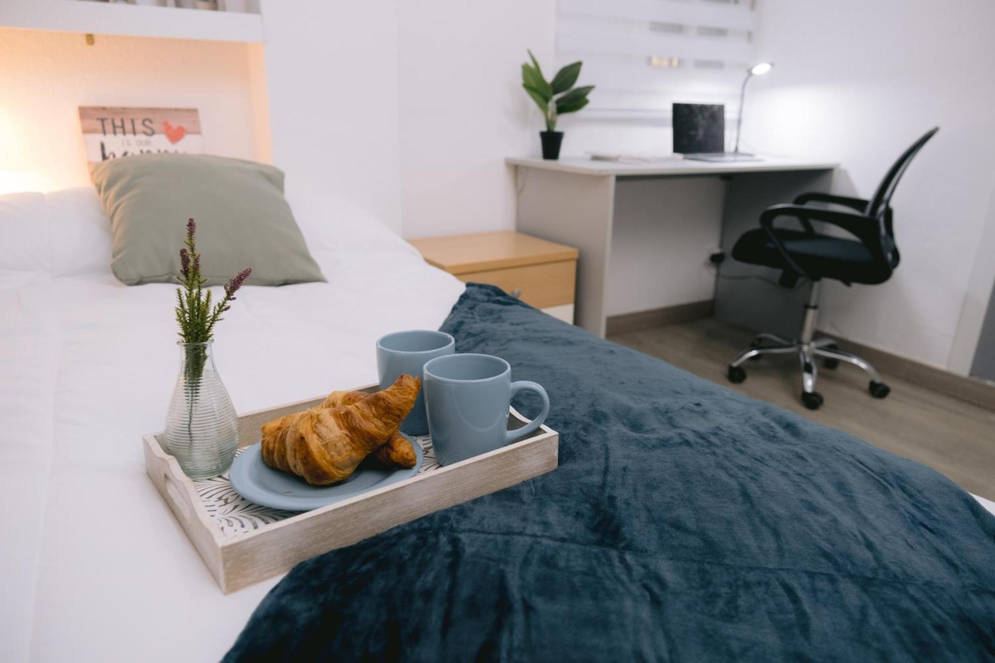 Piso Compartido Delyrent, Renfe Hotel เฮน ภายนอก รูปภาพ