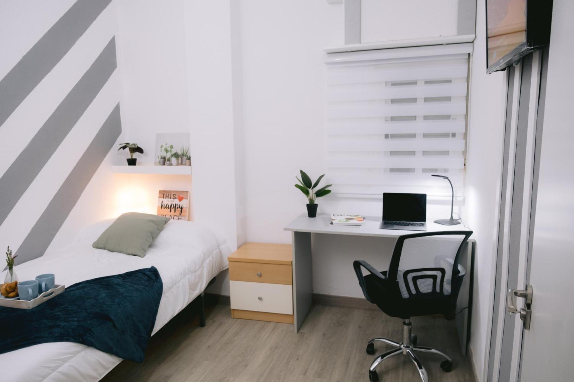 Piso Compartido Delyrent, Renfe Hotel เฮน ภายนอก รูปภาพ