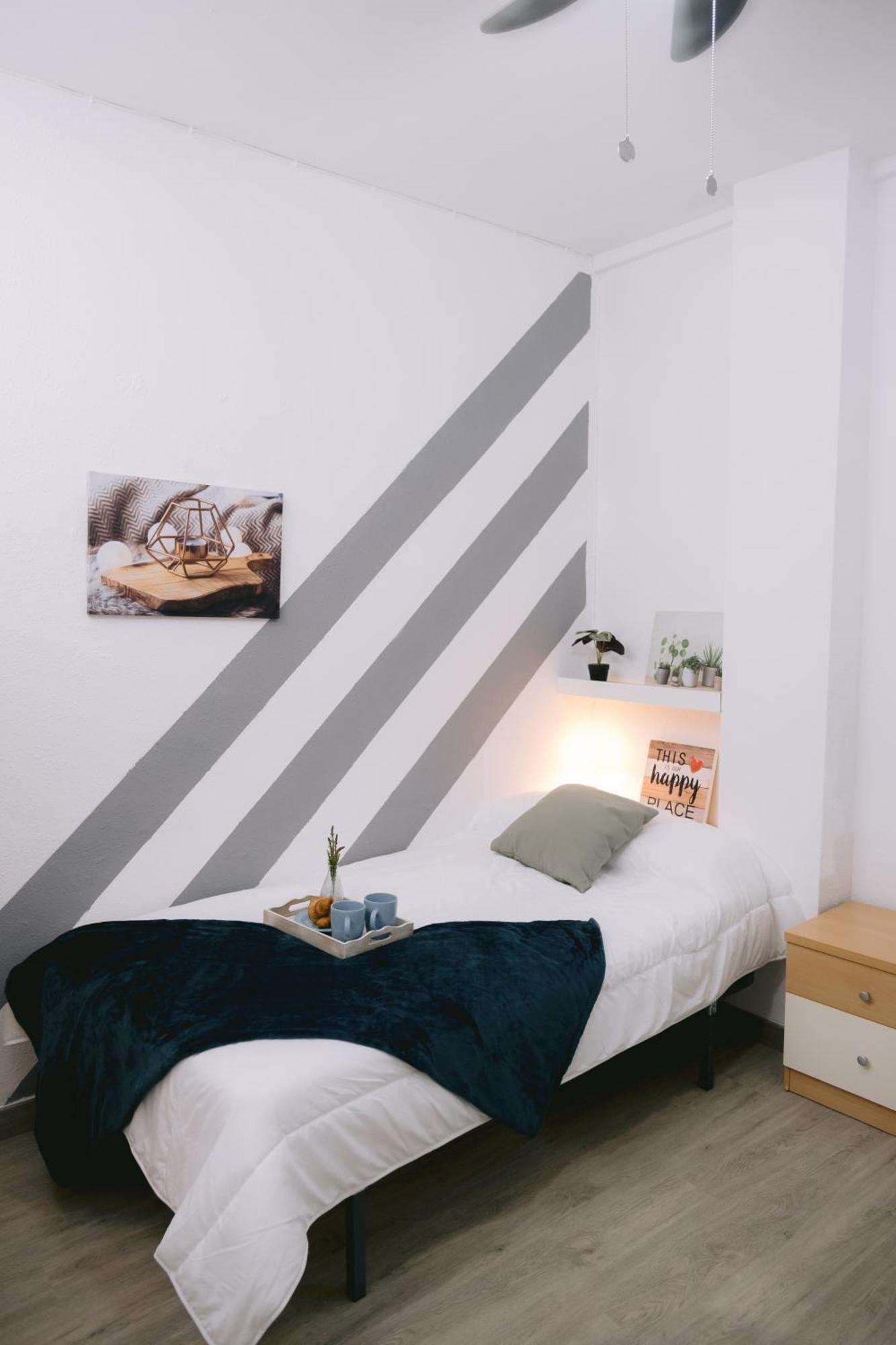 Piso Compartido Delyrent, Renfe Hotel เฮน ภายนอก รูปภาพ