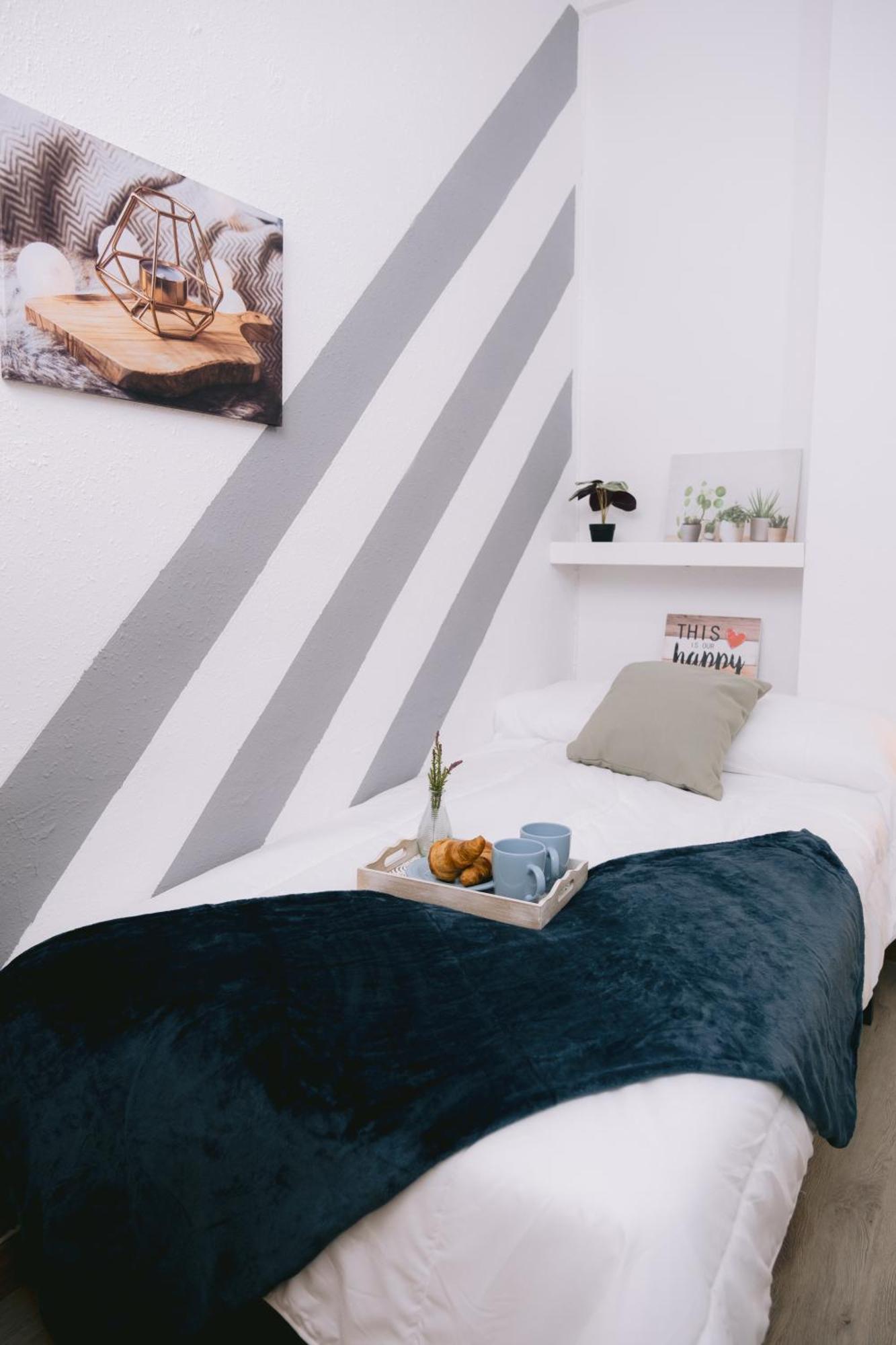 Piso Compartido Delyrent, Renfe Hotel เฮน ภายนอก รูปภาพ
