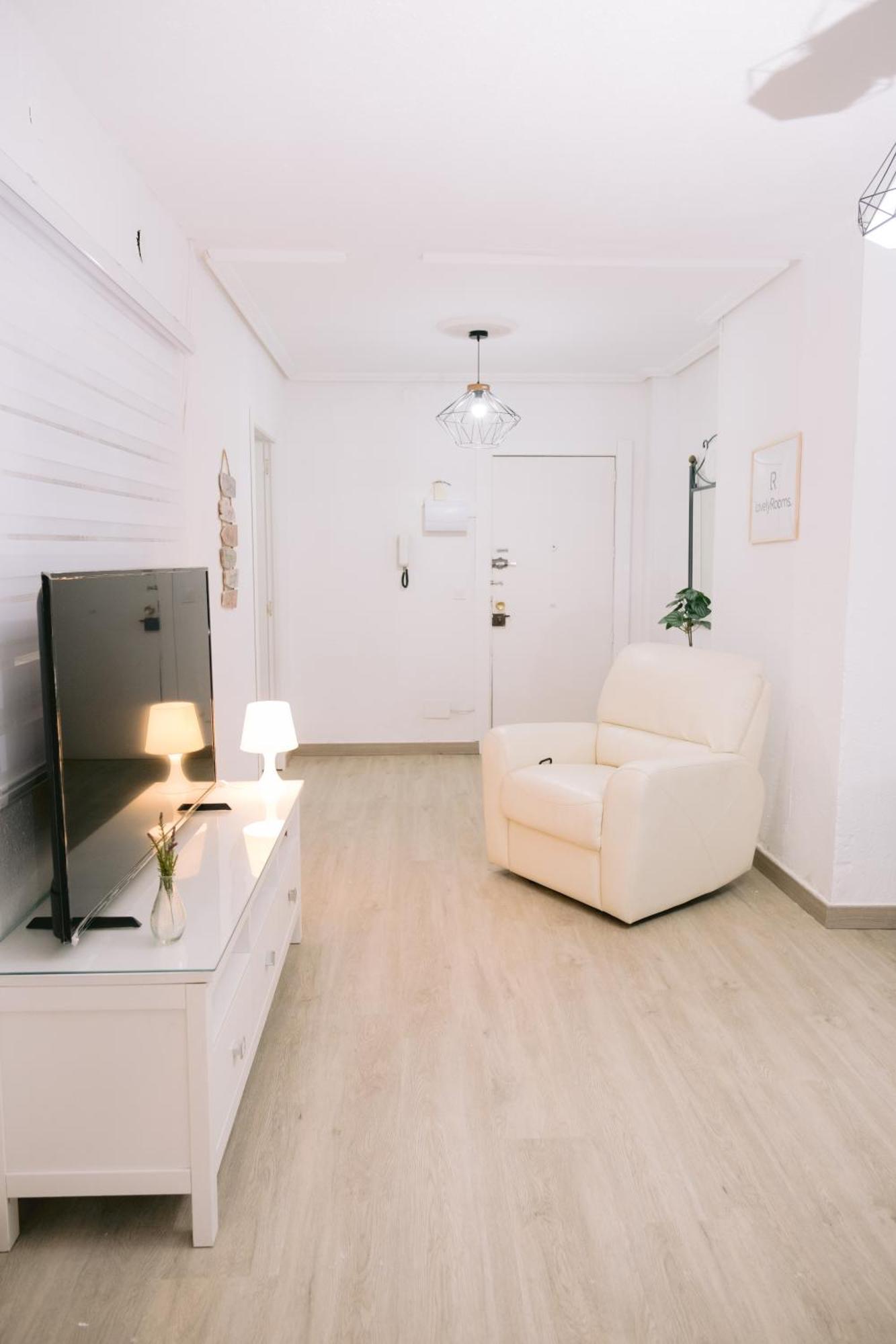 Piso Compartido Delyrent, Renfe Hotel เฮน ภายนอก รูปภาพ