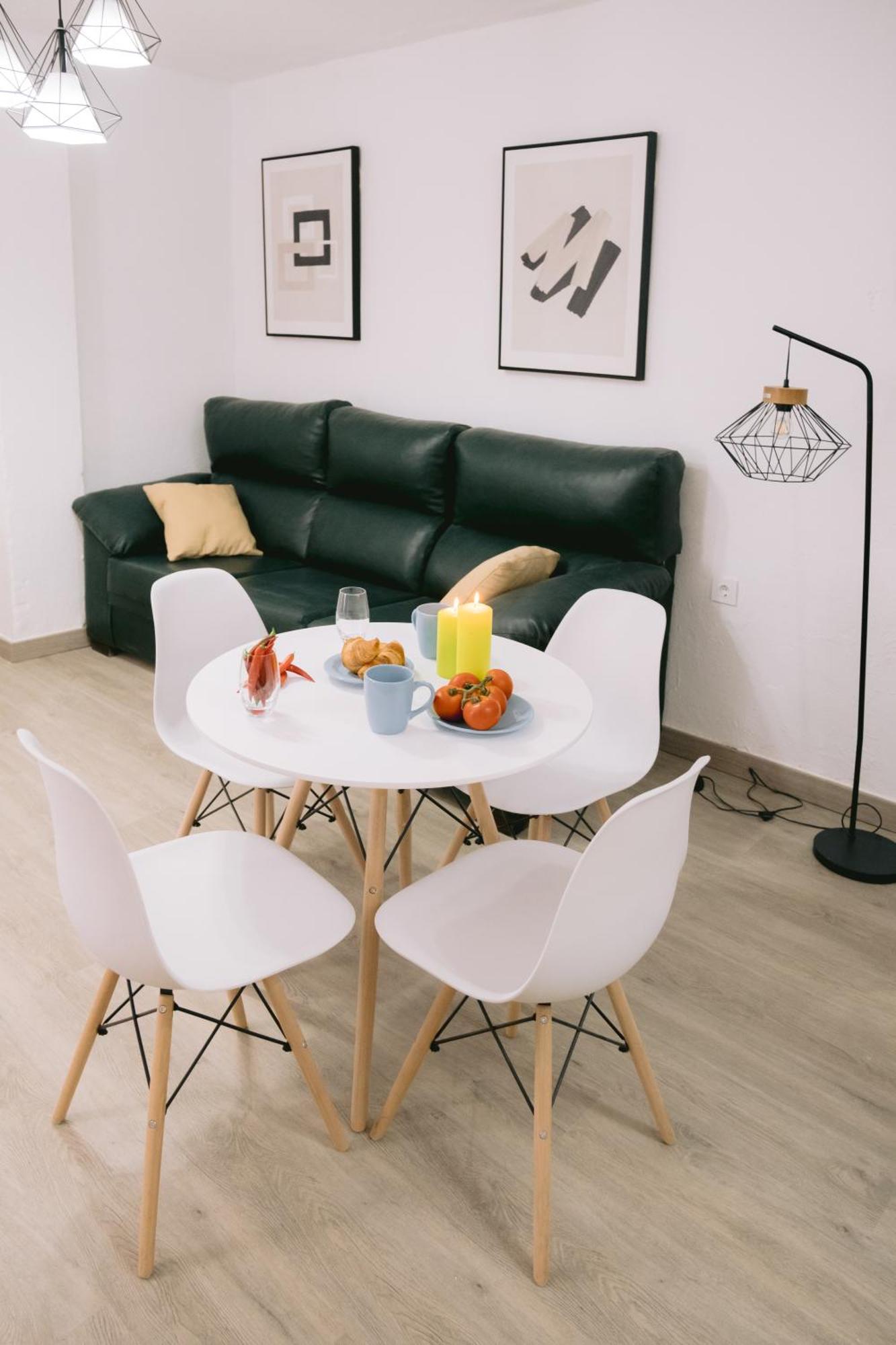 Piso Compartido Delyrent, Renfe Hotel เฮน ภายนอก รูปภาพ