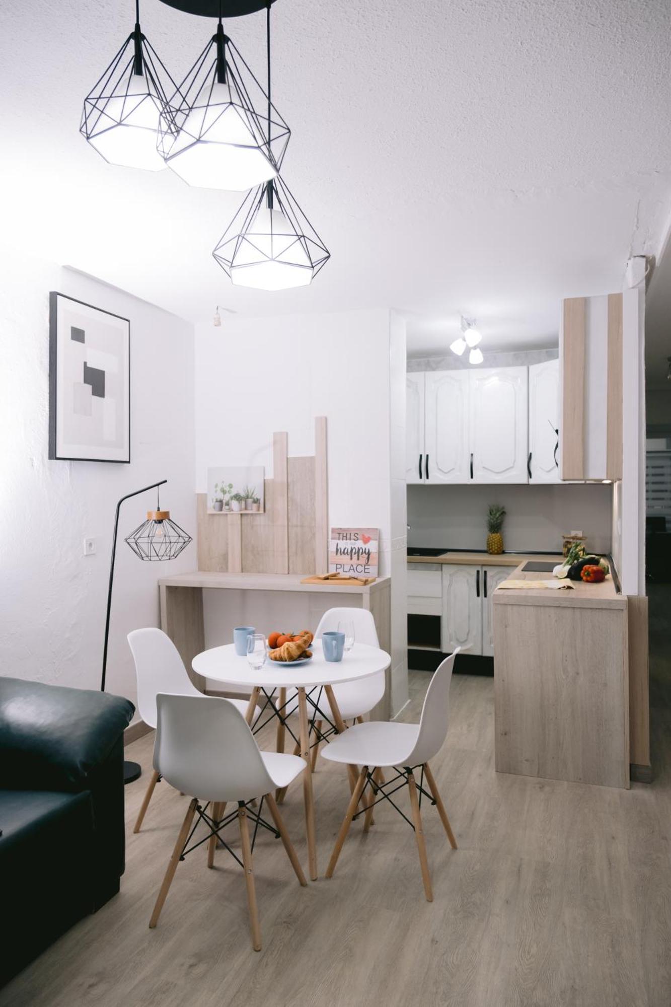 Piso Compartido Delyrent, Renfe Hotel เฮน ภายนอก รูปภาพ