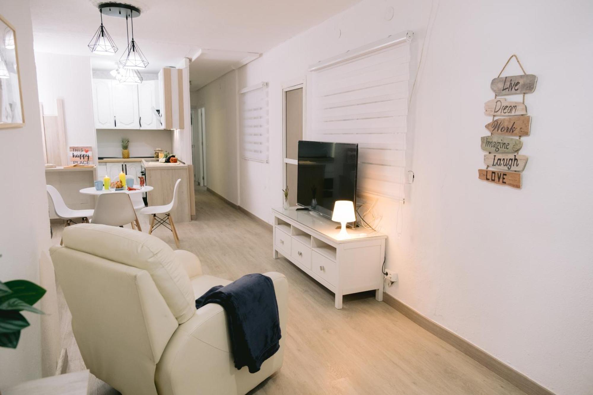 Piso Compartido Delyrent, Renfe Hotel เฮน ภายนอก รูปภาพ