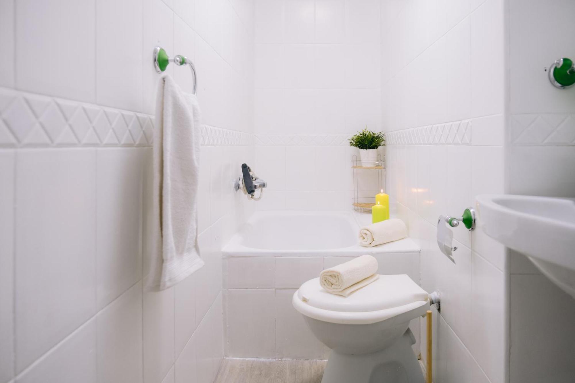 Piso Compartido Delyrent, Renfe Hotel เฮน ภายนอก รูปภาพ