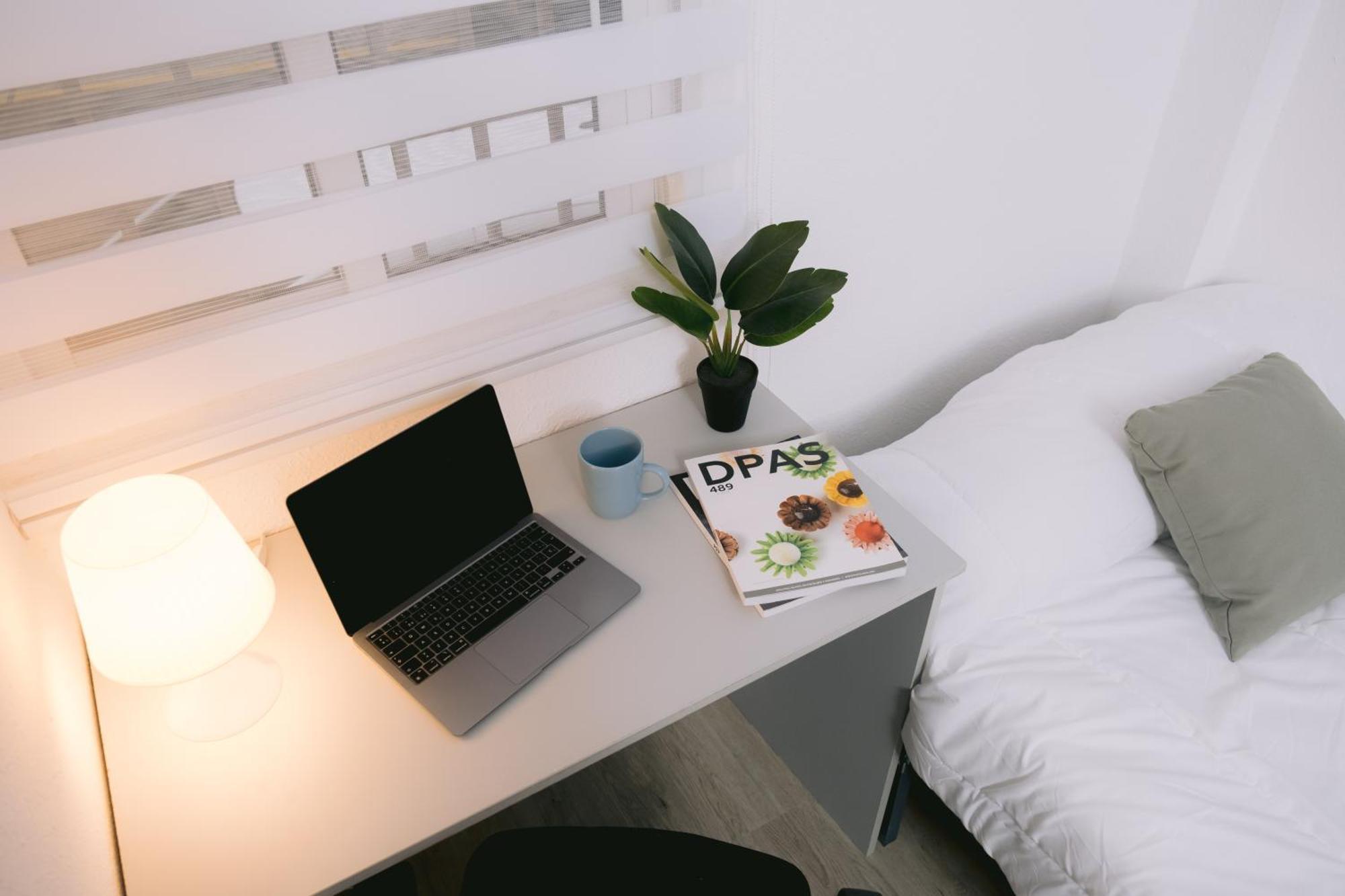 Piso Compartido Delyrent, Renfe Hotel เฮน ภายนอก รูปภาพ