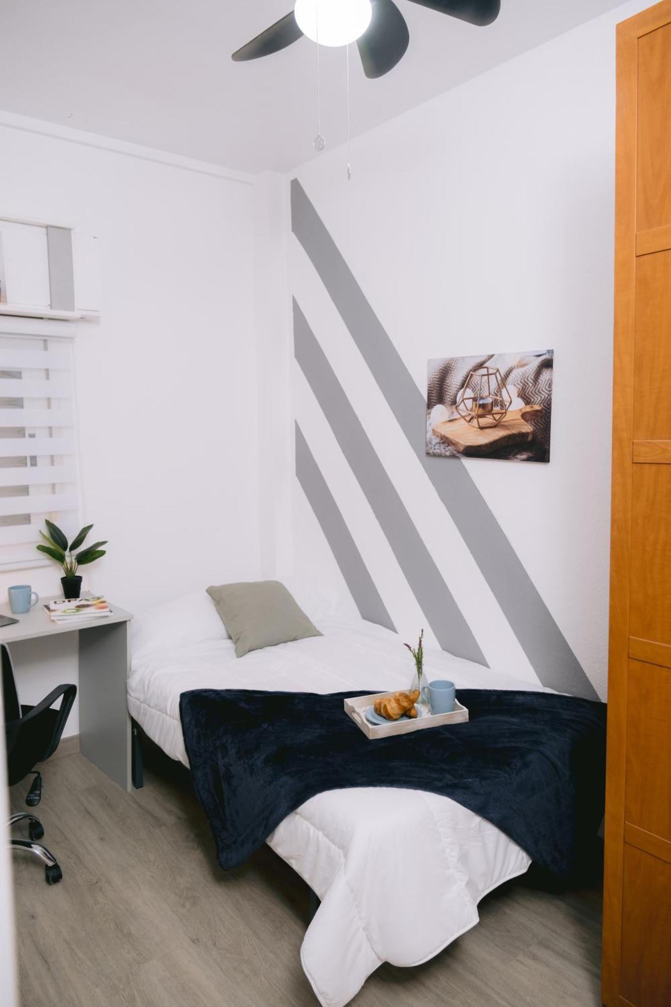 Piso Compartido Delyrent, Renfe Hotel เฮน ภายนอก รูปภาพ