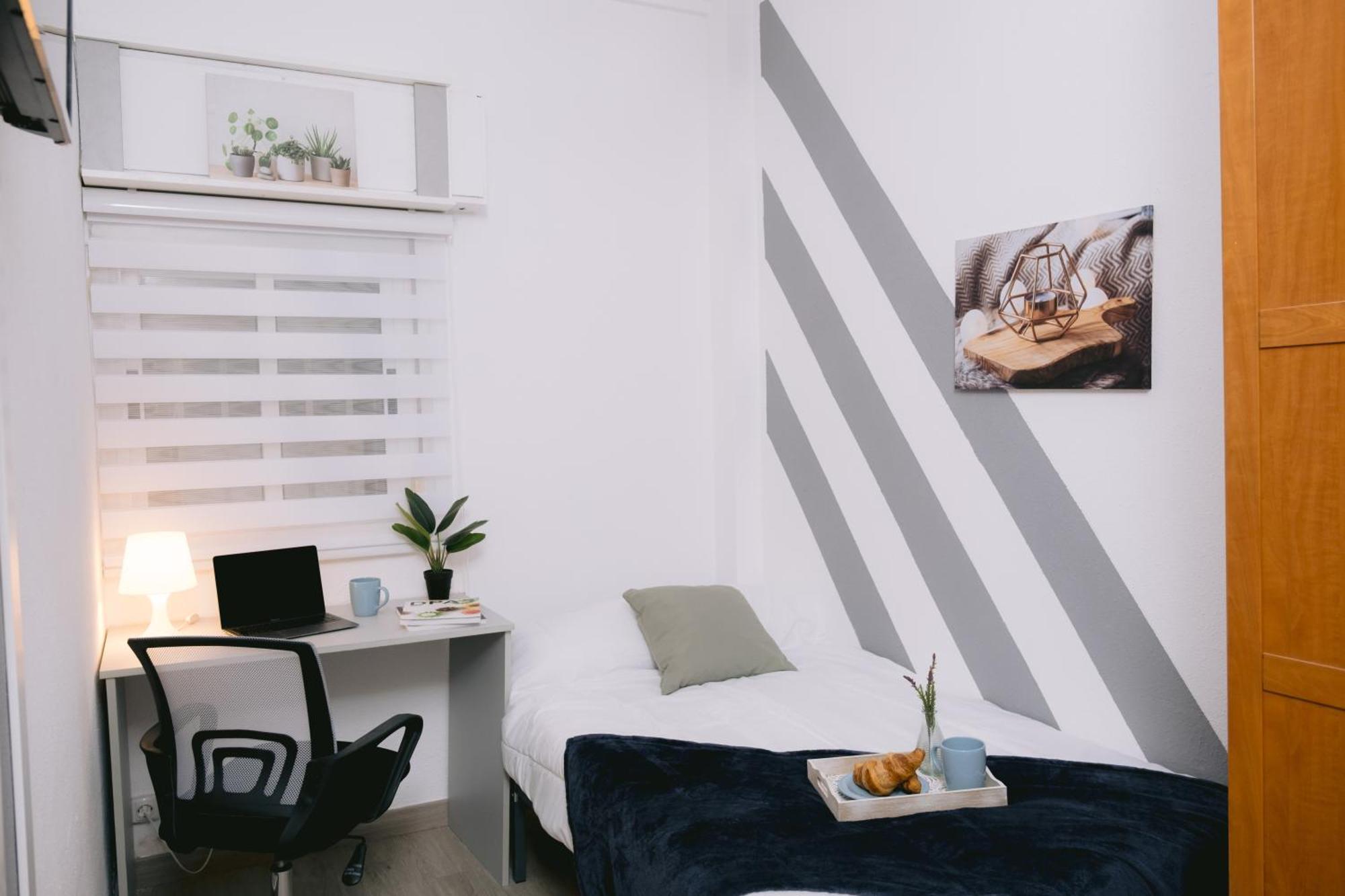 Piso Compartido Delyrent, Renfe Hotel เฮน ภายนอก รูปภาพ