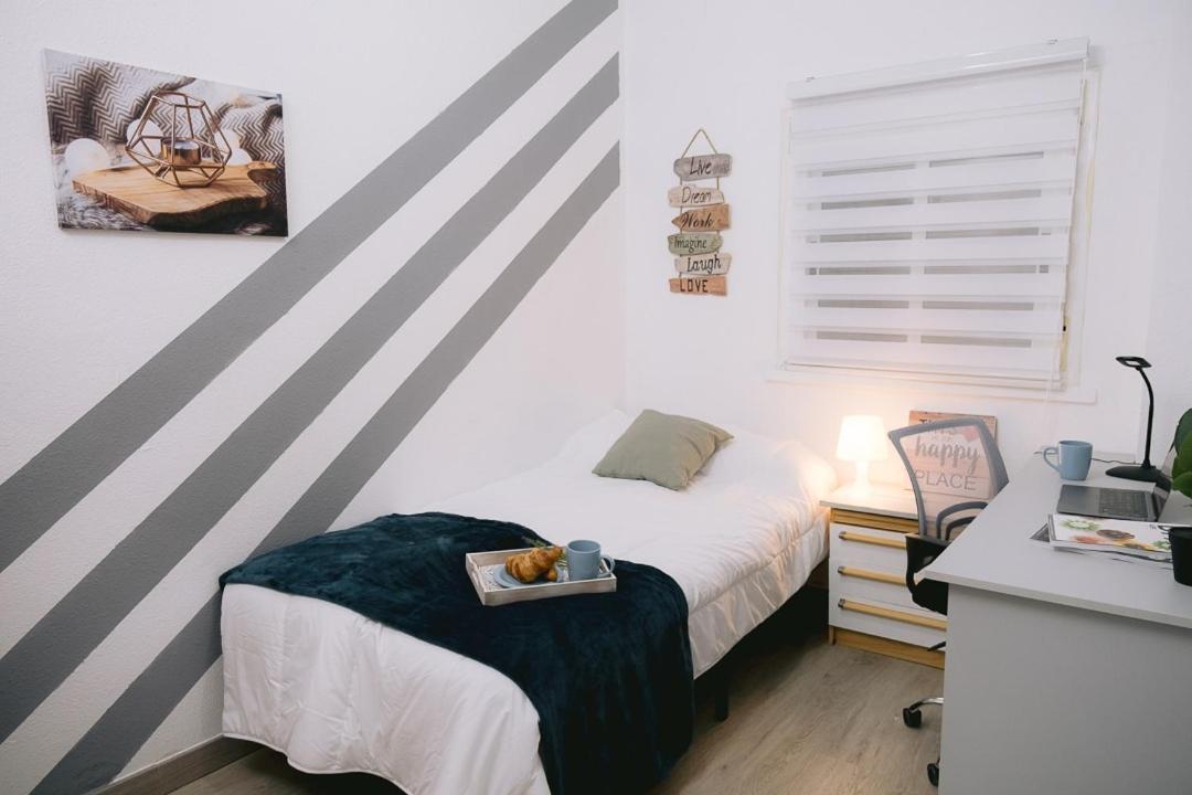 Piso Compartido Delyrent, Renfe Hotel เฮน ภายนอก รูปภาพ