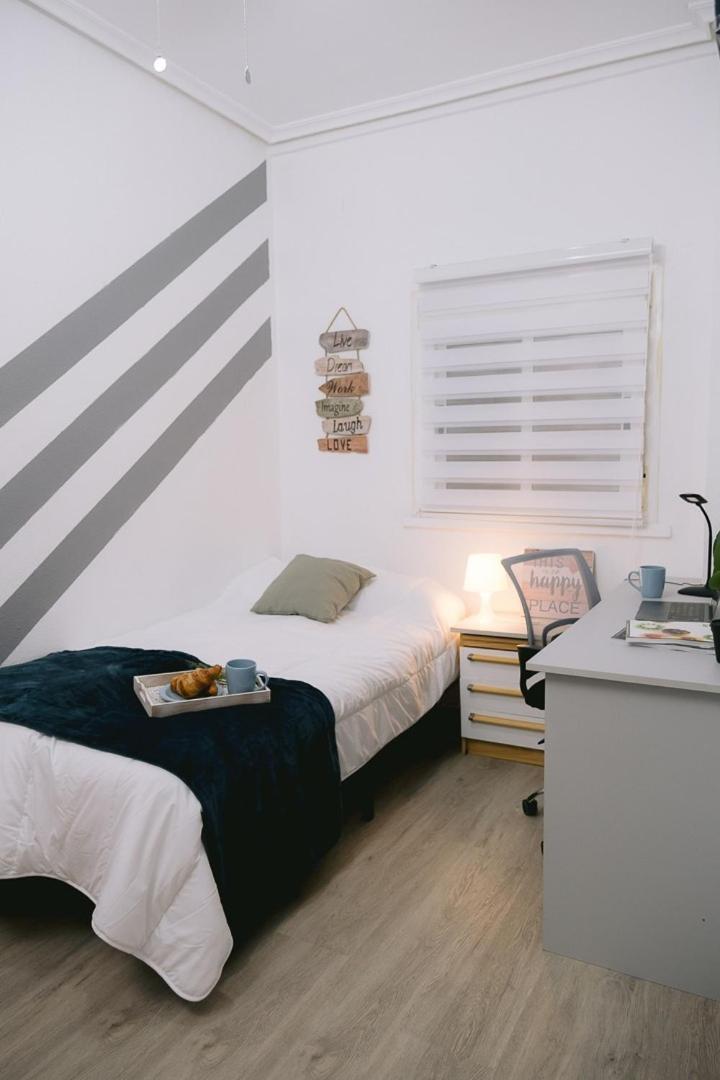 Piso Compartido Delyrent, Renfe Hotel เฮน ภายนอก รูปภาพ