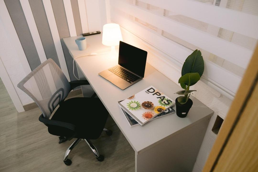Piso Compartido Delyrent, Renfe Hotel เฮน ภายนอก รูปภาพ