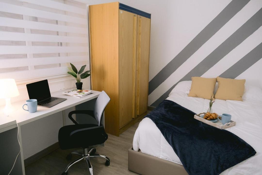 Piso Compartido Delyrent, Renfe Hotel เฮน ภายนอก รูปภาพ