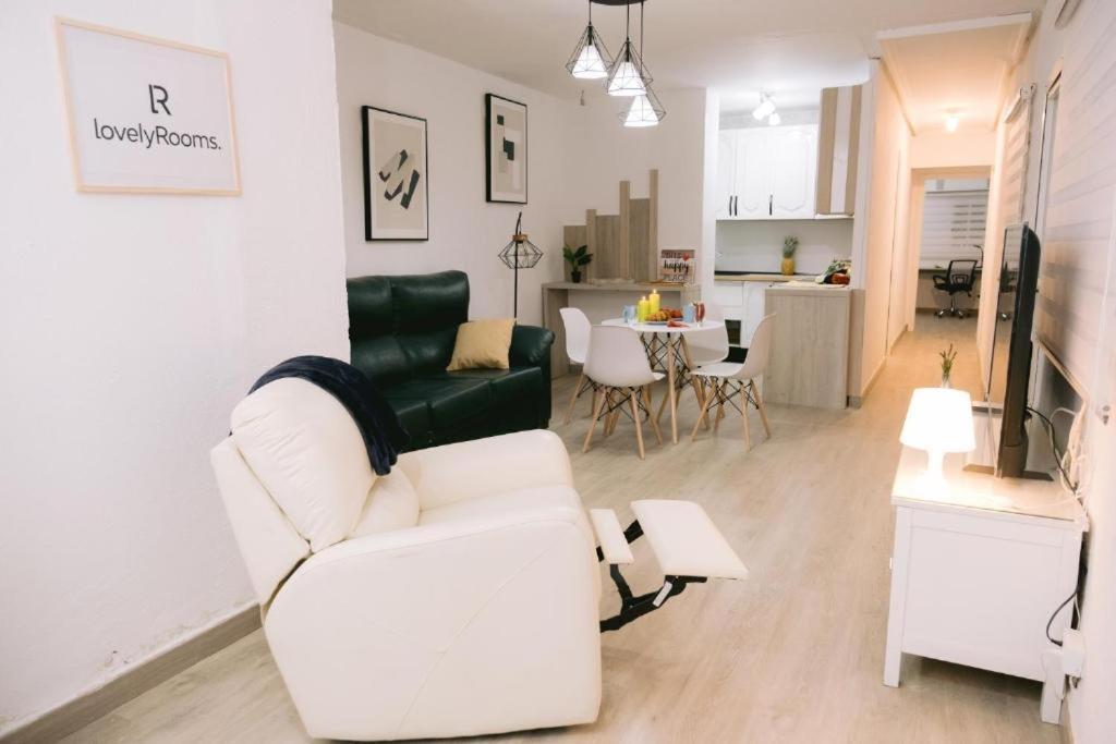 Piso Compartido Delyrent, Renfe Hotel เฮน ภายนอก รูปภาพ